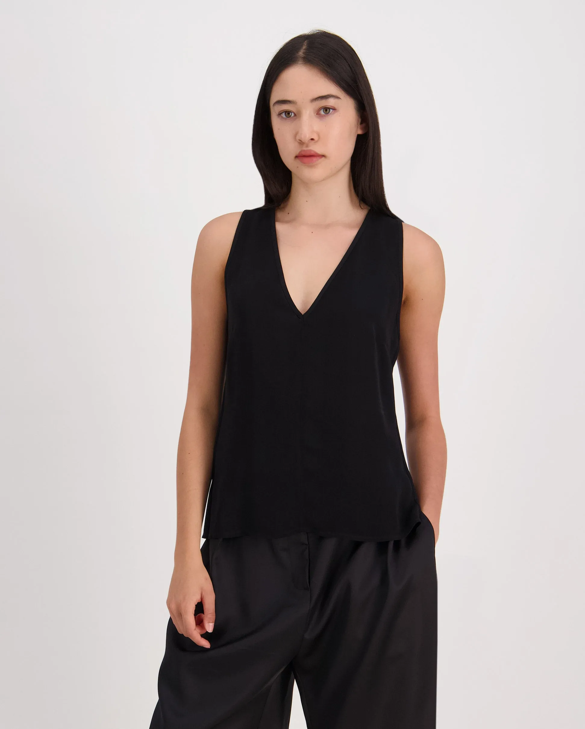 DOUBLE GEORGETTE V NECK TOP / NERO