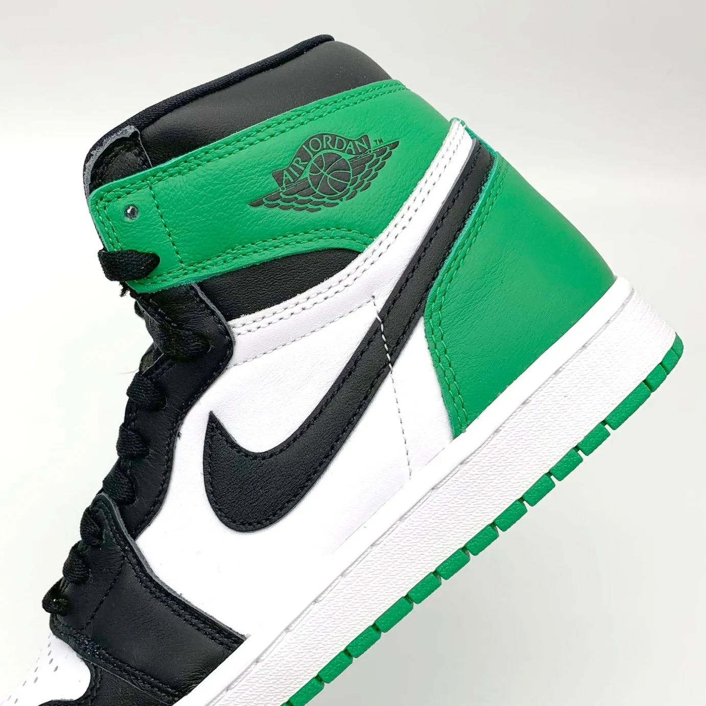 Jordan 1 Retro High OG Lucky Green